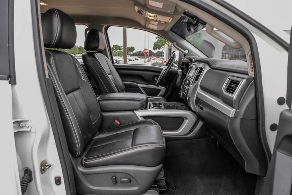 Used 2018 Nissan Titan PRO-4X w/ Pro-4x Convenience Package AWD/4WD image 32