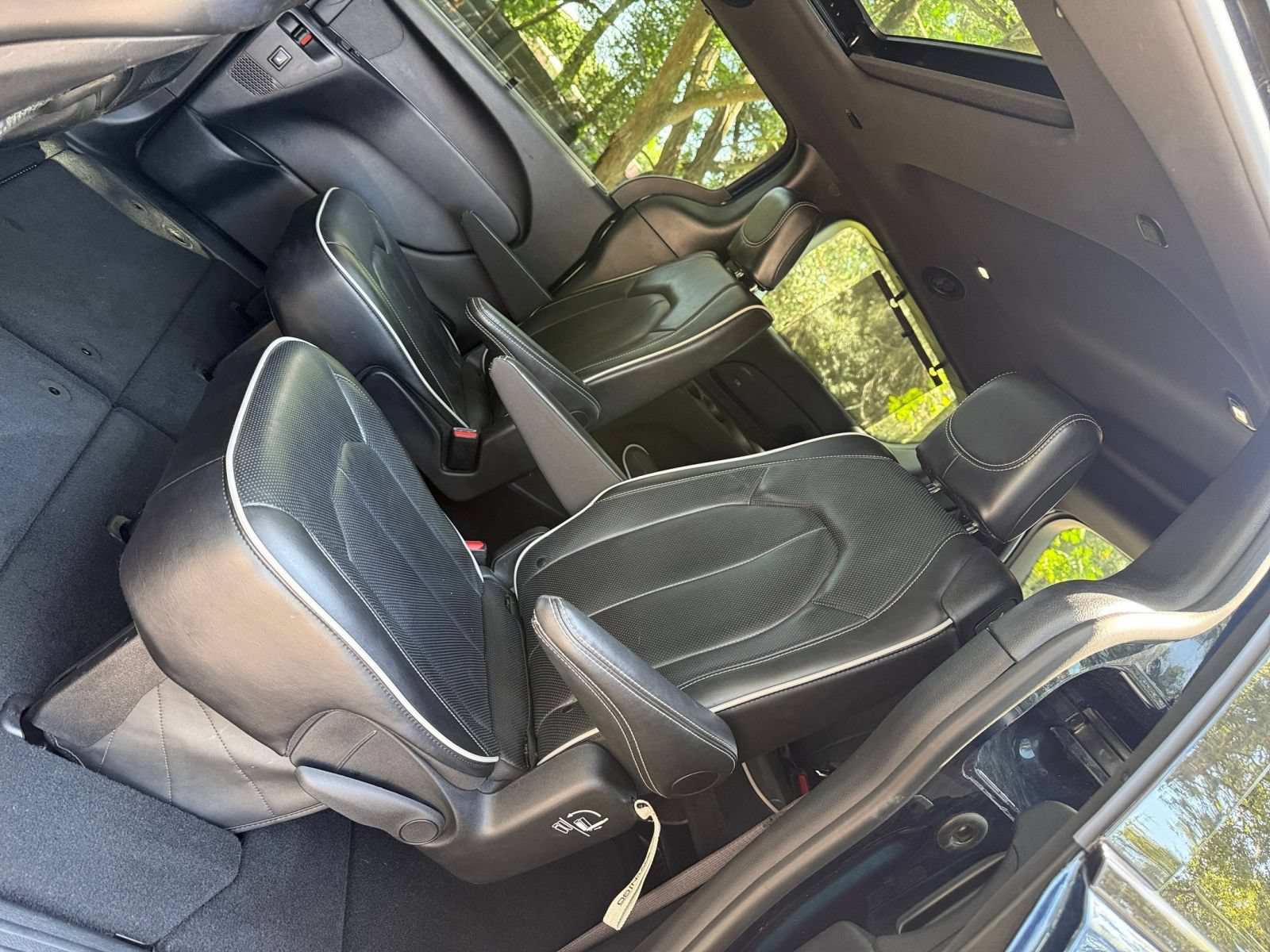 Used 2025 Chrysler Pacifica Limited FWD image 37