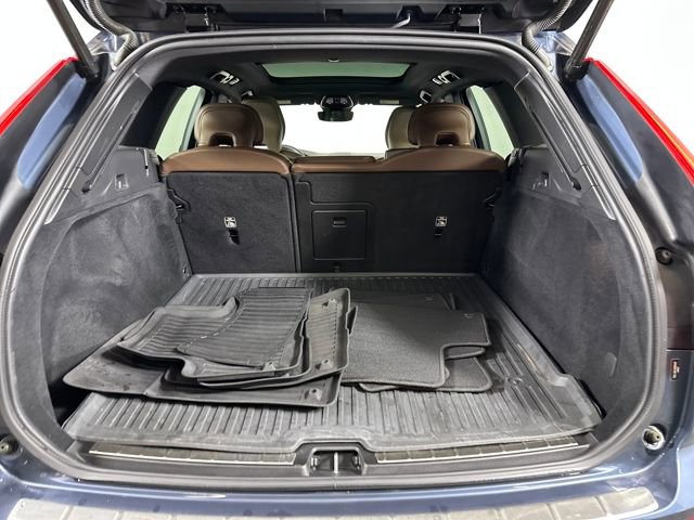Used 2022 Volvo XC60 B5 Momentum w/ Climate Package image 25