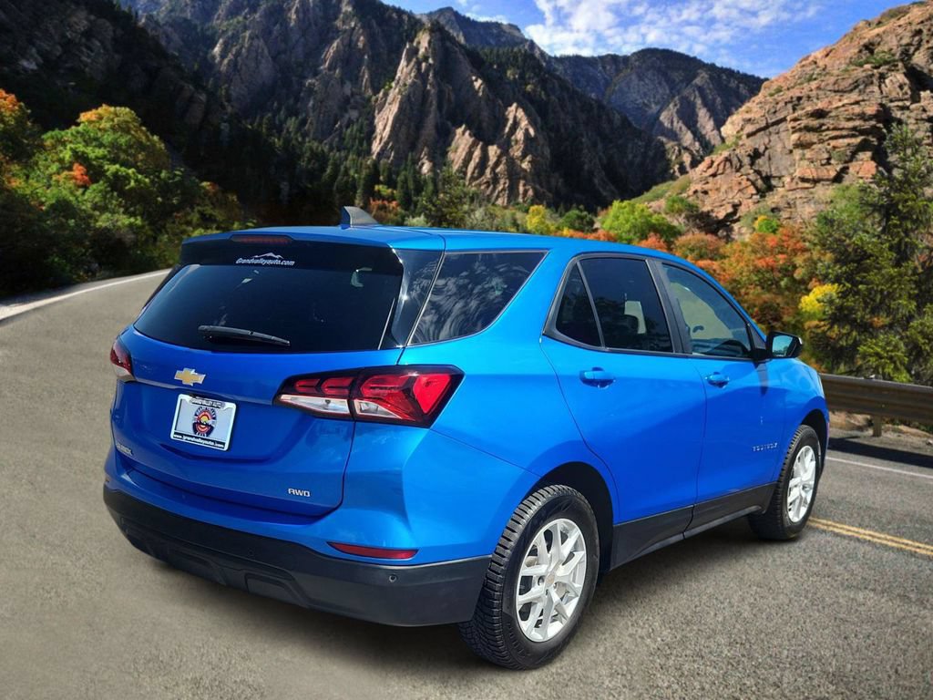 Used 2024 Chevrolet Equinox LS AWD/4WD image 3