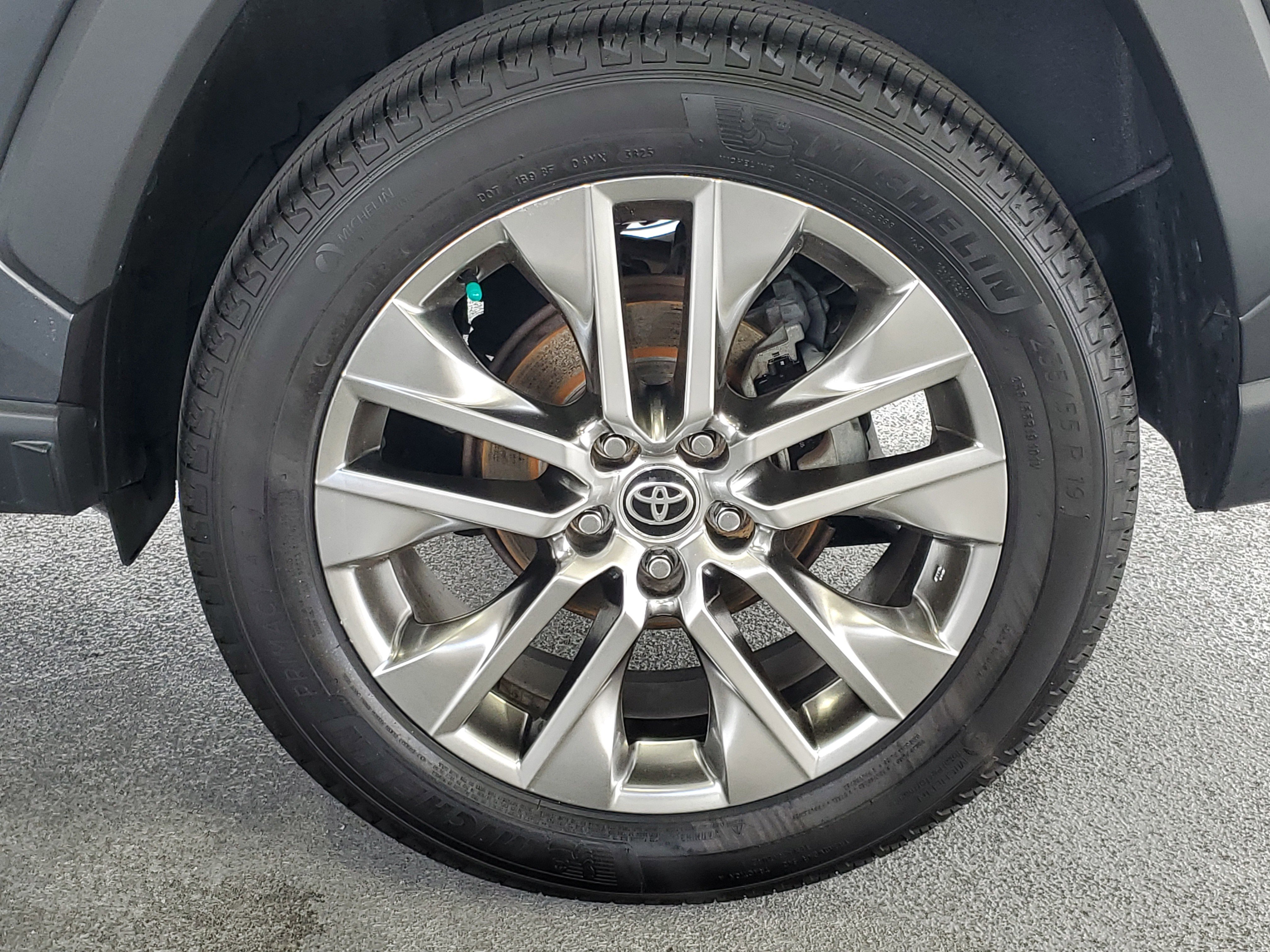 Used 2021 Toyota RAV4 XLE Premium FWD image 7
