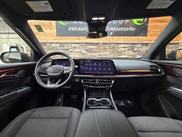 Used 2024 Chevrolet Traverse Z71 AWD/4WD image 18