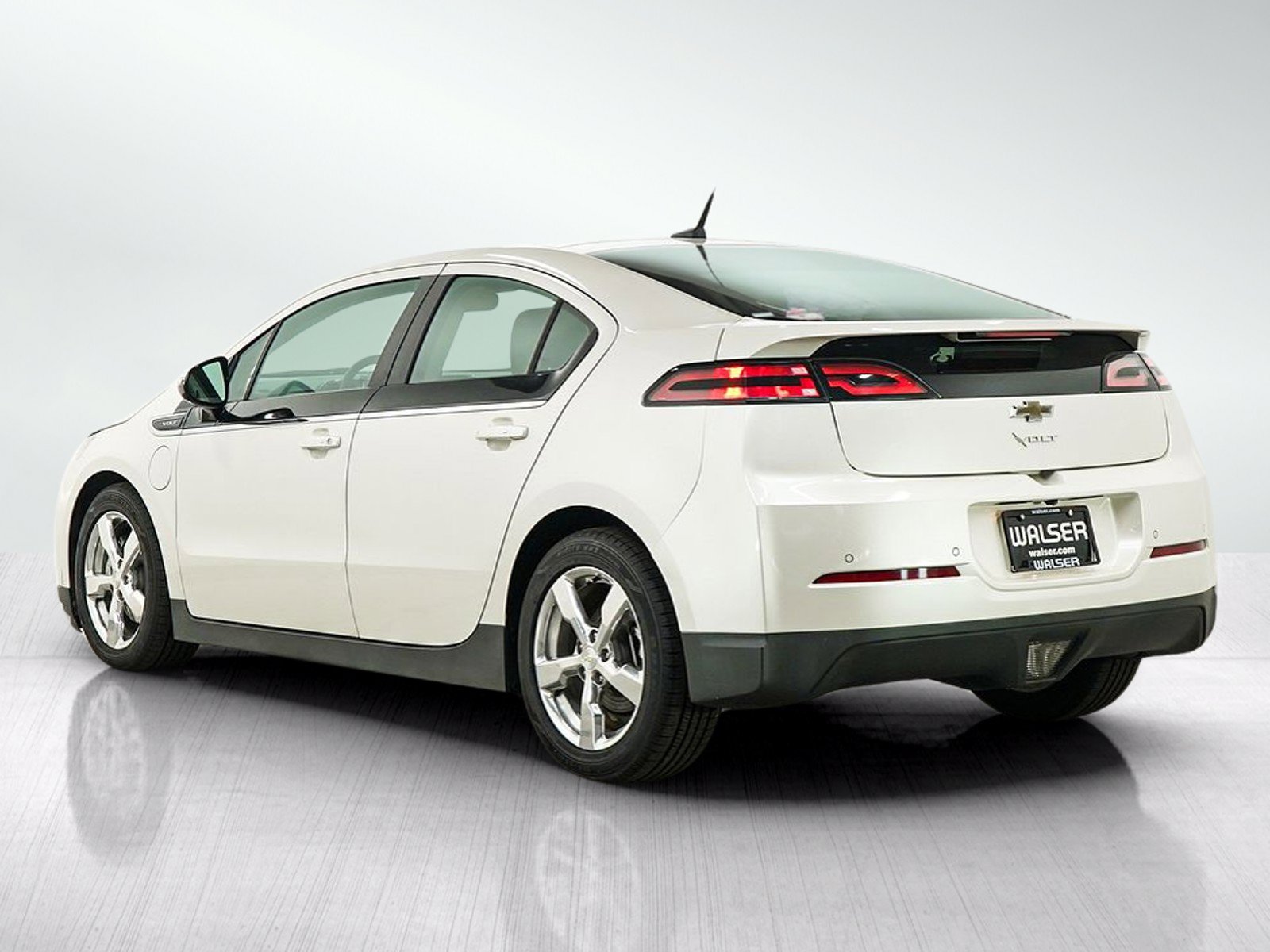 Used 2013 Chevrolet Volt Premium w/ Premium Trim Package FWD image 3