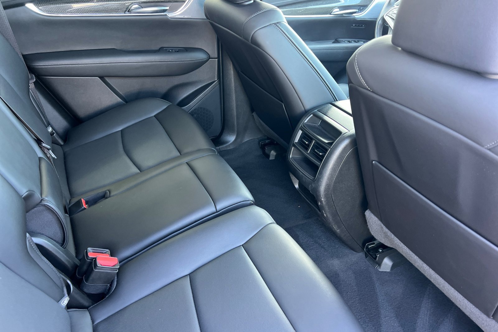 Used 2022 Cadillac XT5 Sportv w/ LPO, ONYX Package image 17