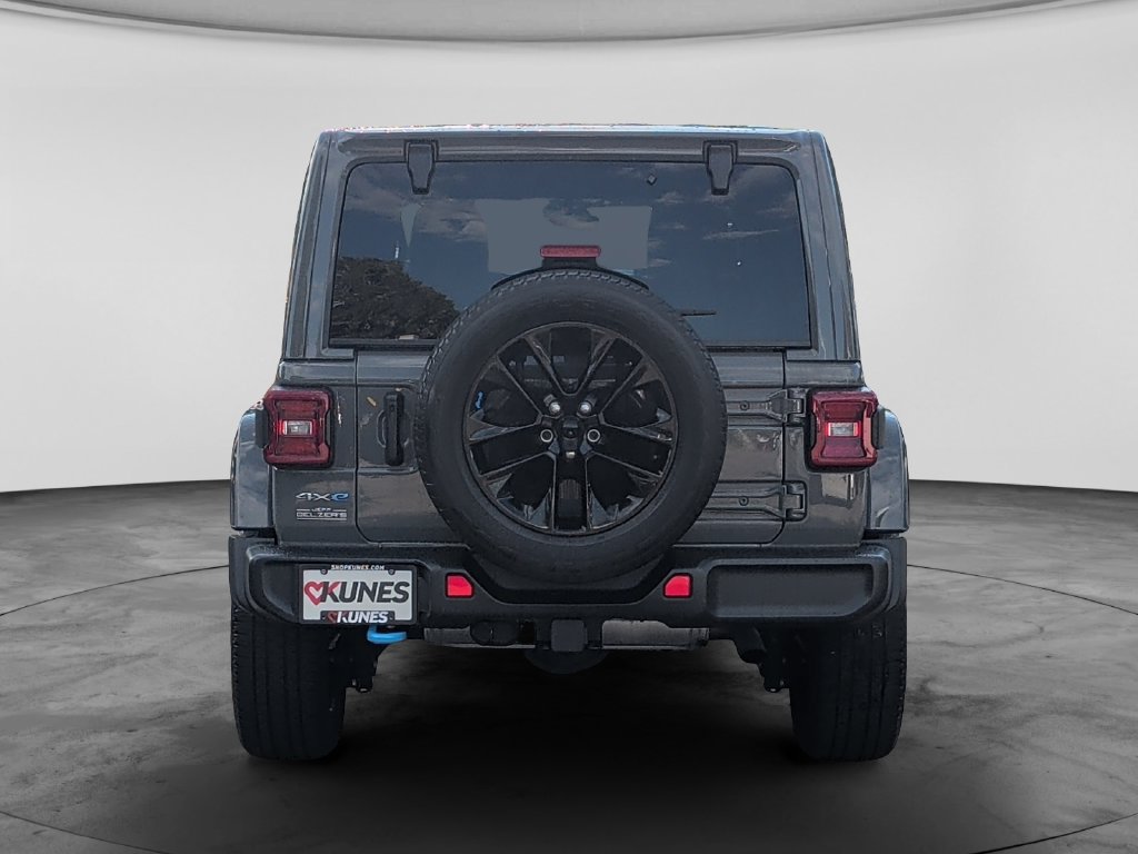 Used 2022 Jeep Wrangler Unlimited Sahara w/ Cold Weather Group AWD/4WD image 6