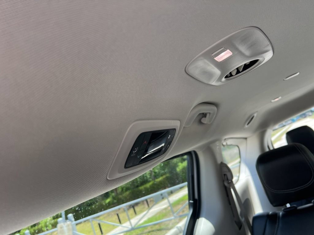 Used 2023 Chrysler Pacifica Touring-L FWD image 39