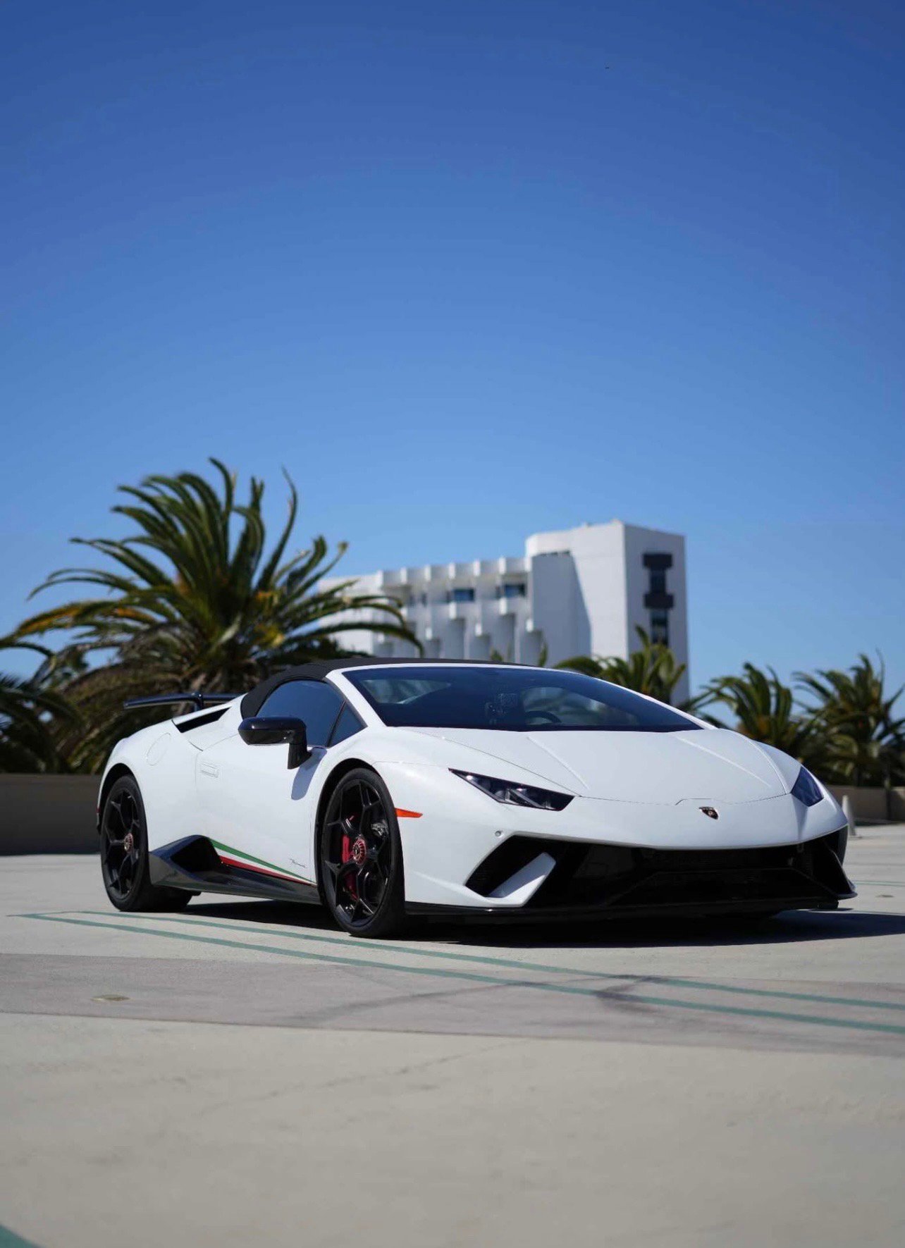 Used 2018 Lamborghini Huracan Performante AWD/4WD image 9