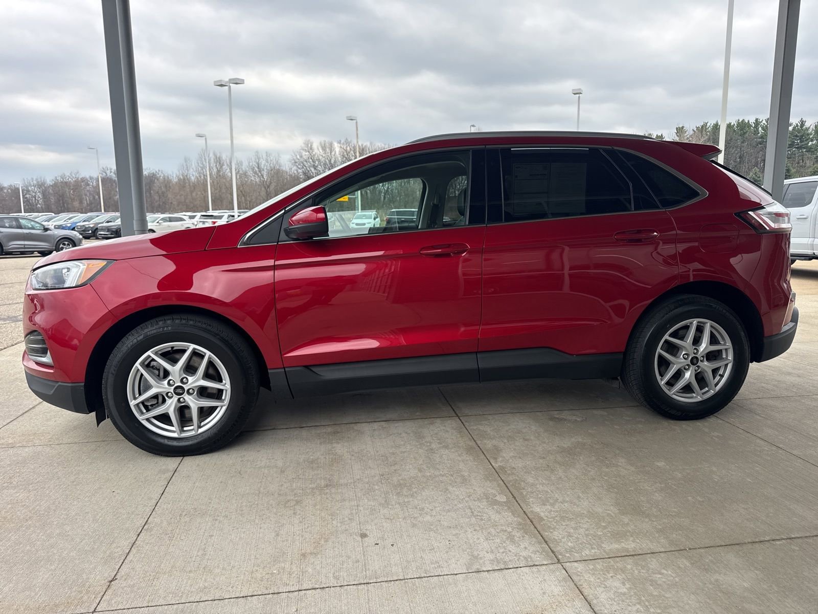Certified 2023 Ford Edge SEL AWD/4WD image 4