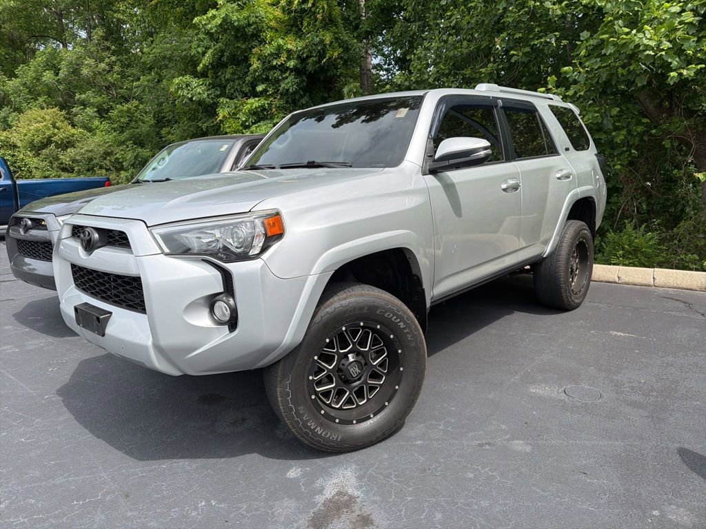 Used 2017 Toyota 4Runner SR5 Premium AWD/4WD image 3