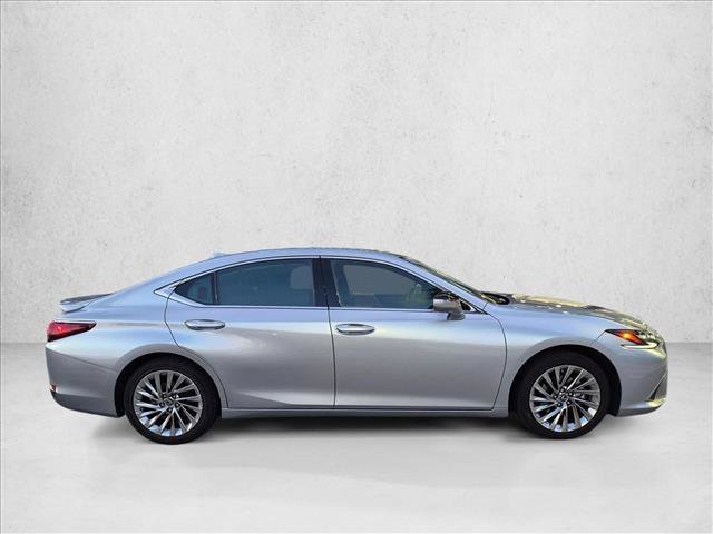 Used 2023 Lexus ES 300h Ultra Luxury w/ Accessory Package (Z1) FWD image 4