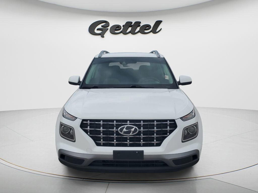 Used 2020 Hyundai Venue SEL FWD image 2