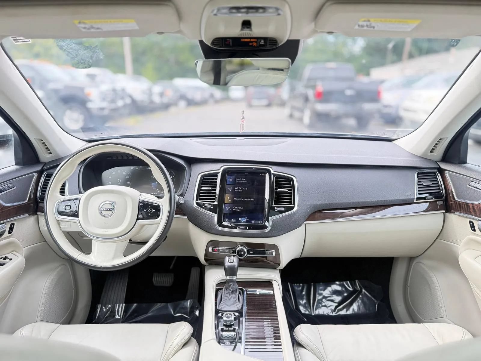 Used 2016 Volvo XC90 T6 Momentum AWD/4WD image 17