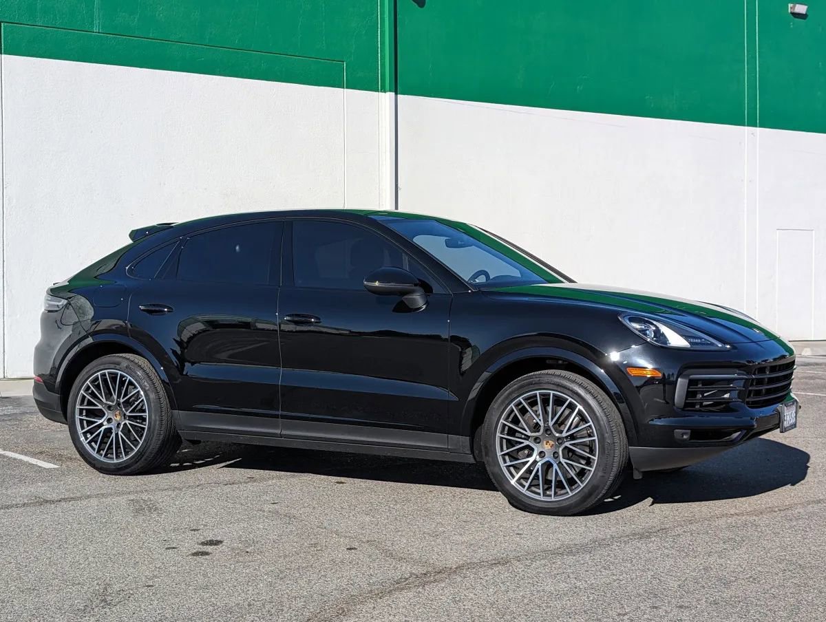 Used 2023 Porsche Cayenne Coupe image 1