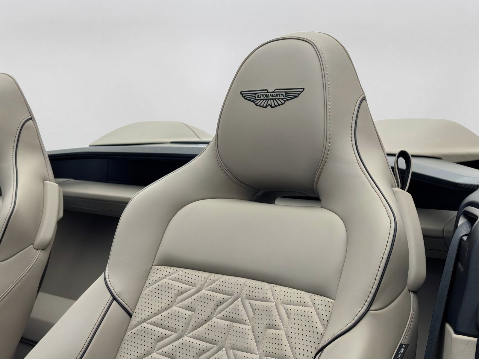 New 2026 Aston Martin Vanquish Convertible RWD image 5