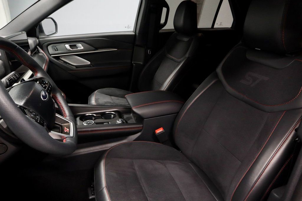 Certified 2025 Ford Explorer ST image 24