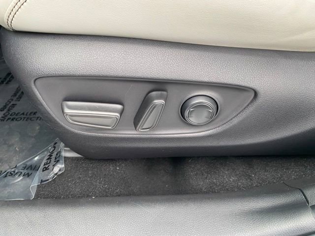 Used 2019 Toyota RAV4 XLE Premium AWD/4WD image 20