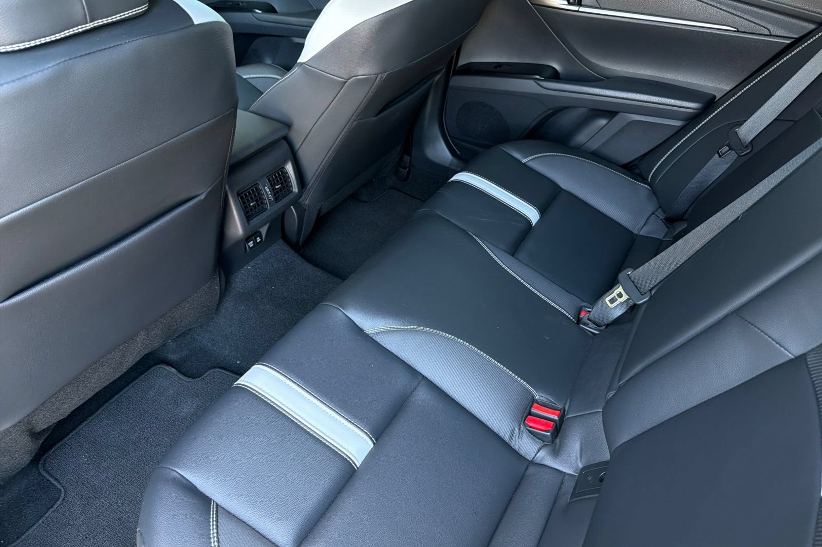 Used 2026 Toyota Camry SE w/ Convenience Package FWD image 14
