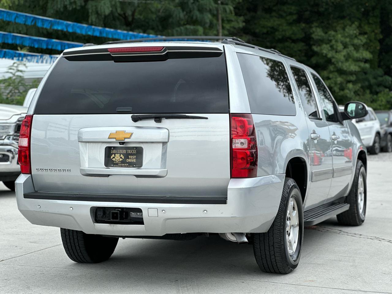 Used 2014 Chevrolet Suburban LT RWD image 7