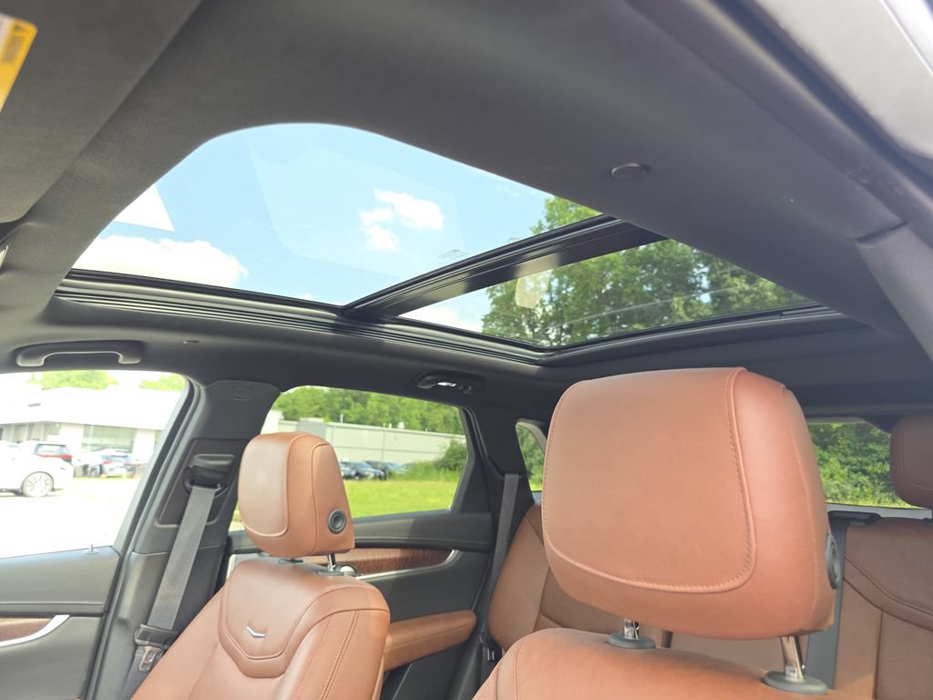 Used 2025 Cadillac XT5 Premium Luxury w/ Technology Package AWD/4WD image 12