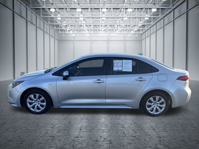 Used 2021 Toyota Corolla LE FWD image 2