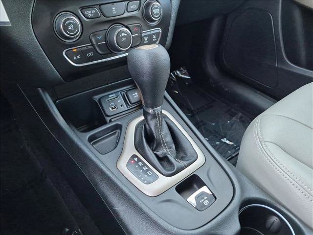 Used 2018 Jeep Cherokee Latitude FWD image 12