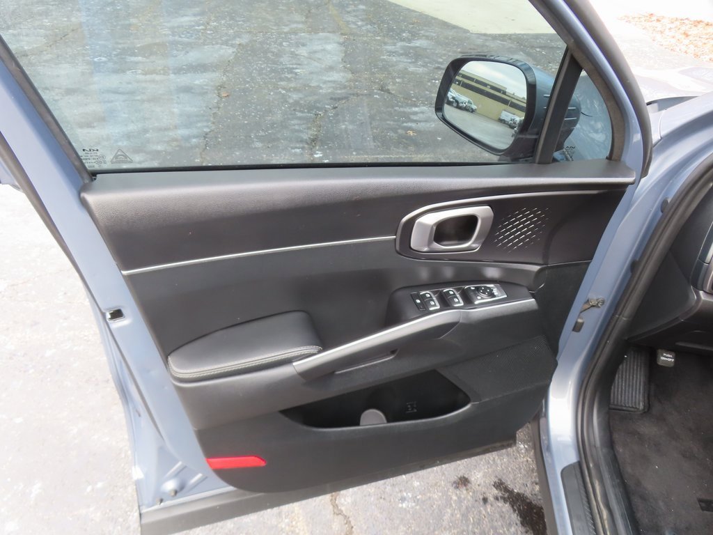 Used 2022 Kia Sorento LX image 18