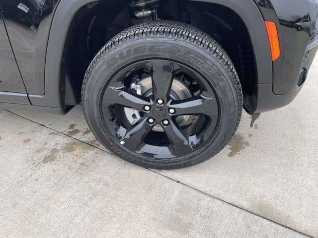 New 2025 Jeep Grand Cherokee Altitude image 10