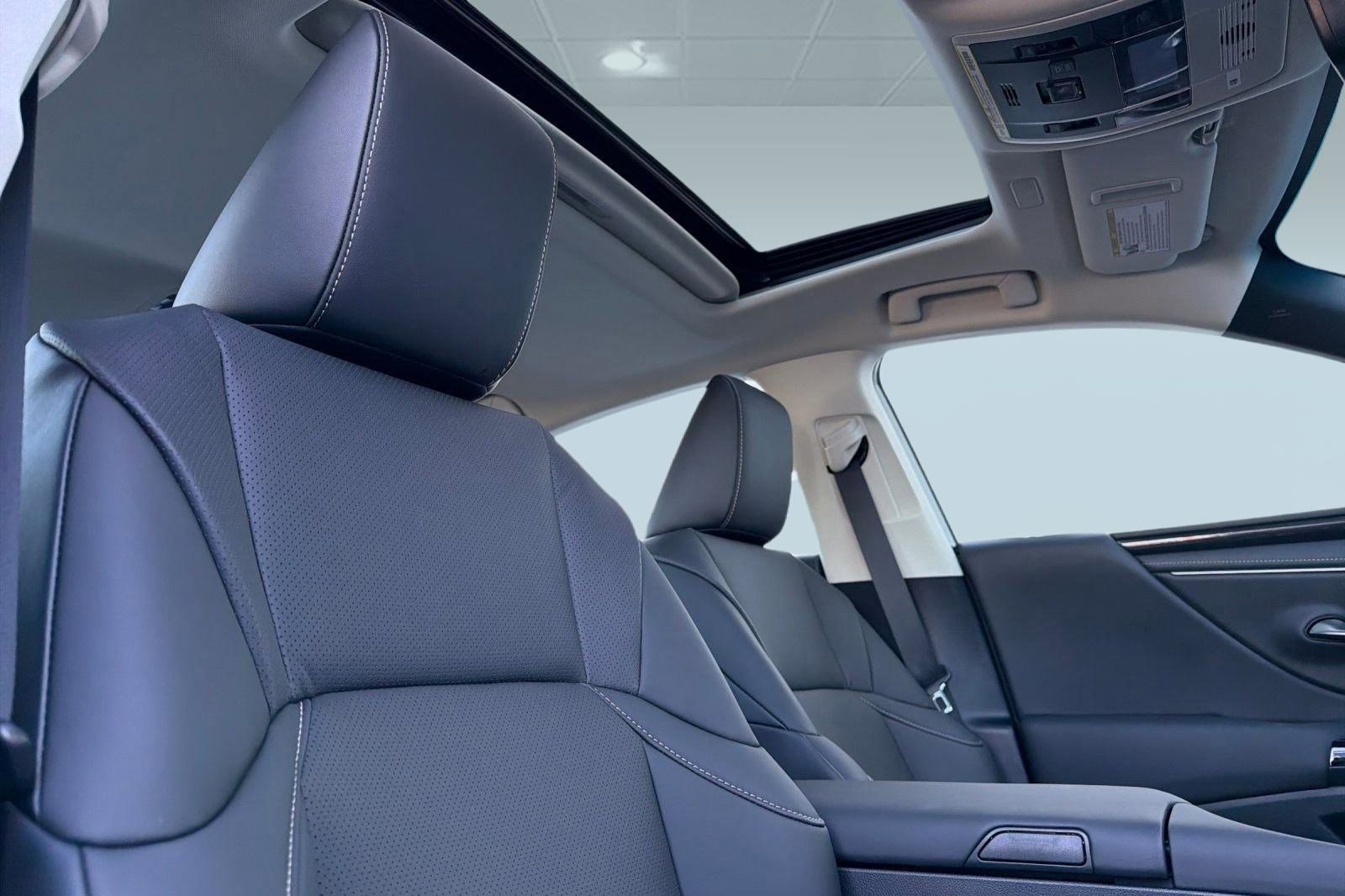 Used 2025 Lexus ES 350 image 16
