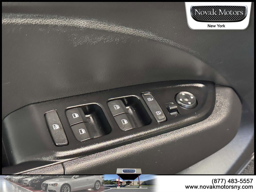 Used 2025 Hyundai Venue SEL image 14