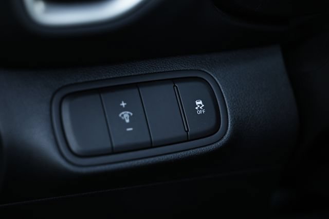 Used 2025 Hyundai Venue SEL FWD image 18