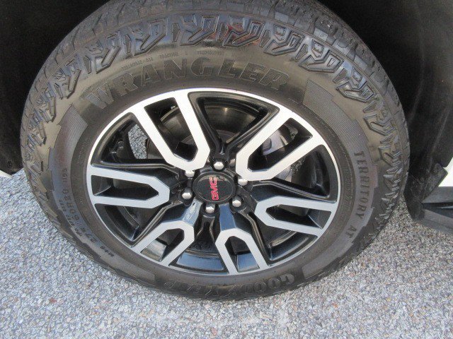 Used 2023 GMC Yukon AT4 w/ Max Trailering Package image 12