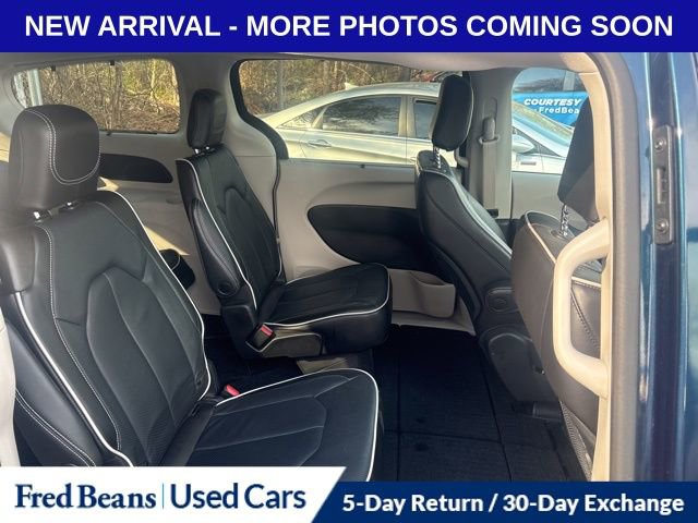 Used 2023 Chrysler Pacifica Limited image 13
