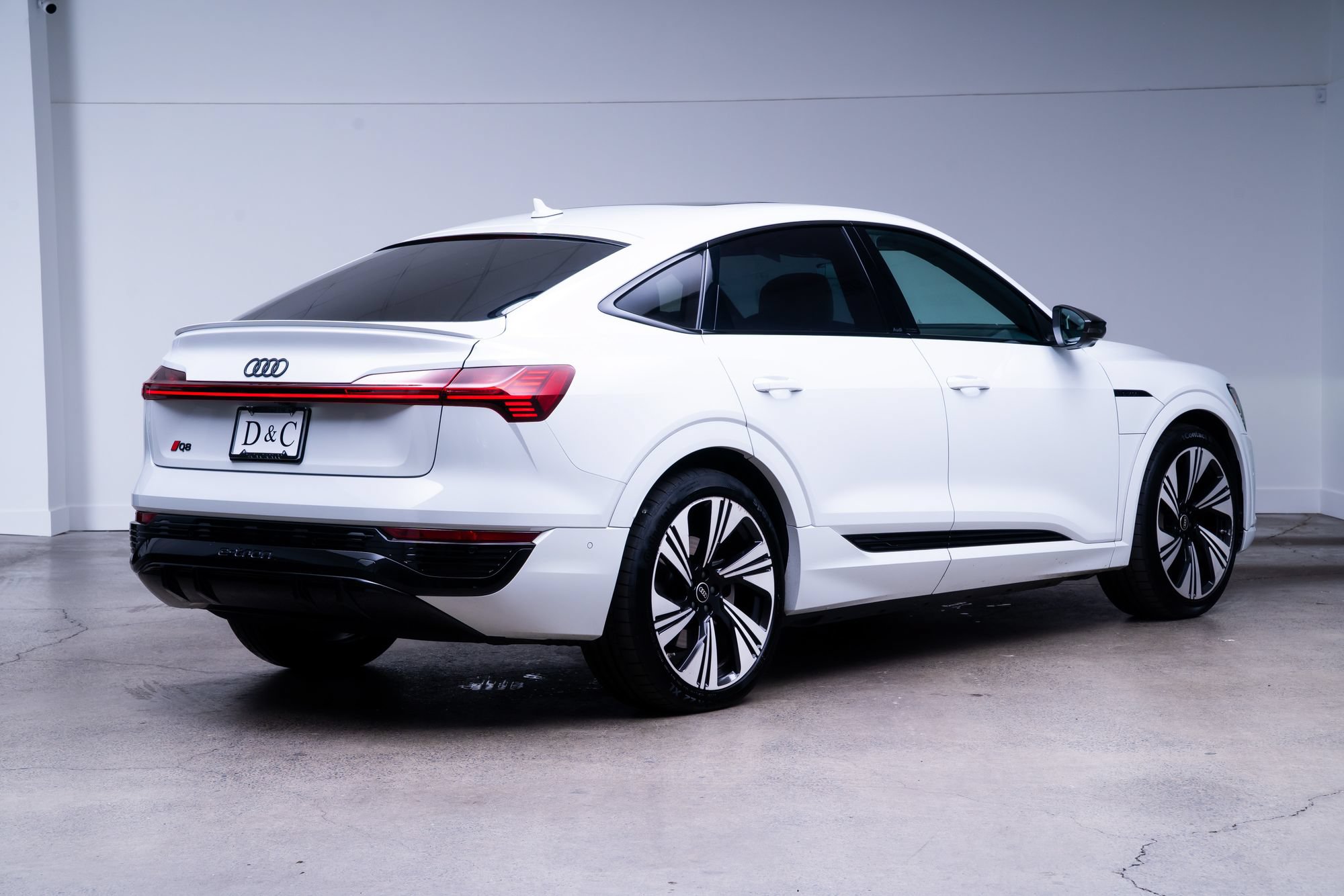 Used 2024 Audi Q8 e-tron Prestige w/ Prestige Package AWD/4WD image 6
