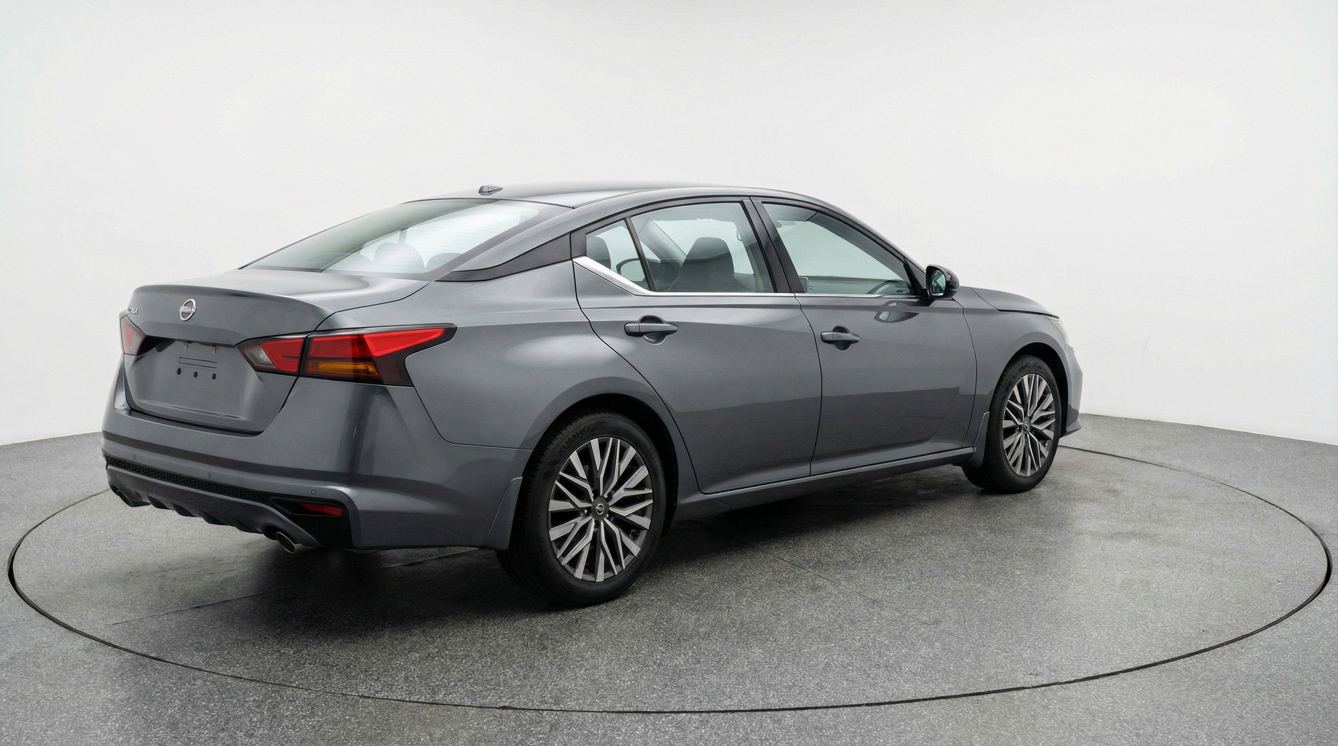 Used 2025 Nissan Altima 2.5 SV FWD image 9