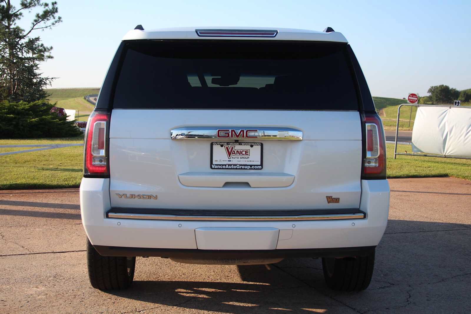Used 2020 GMC Yukon Denali w/ Open Road Package AWD/4WD image 9
