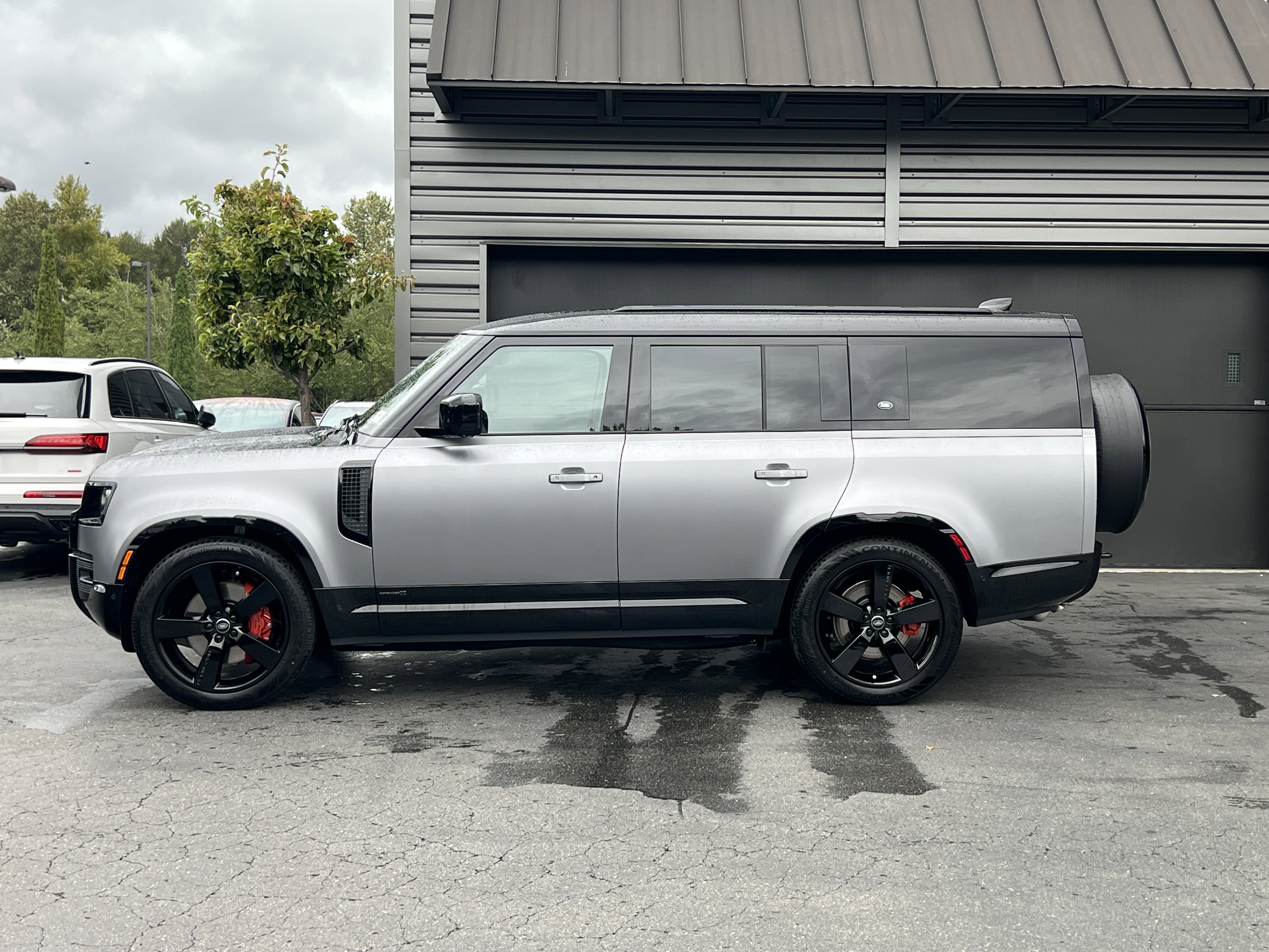 New 2024 Land Rover Defender 130 X image 5