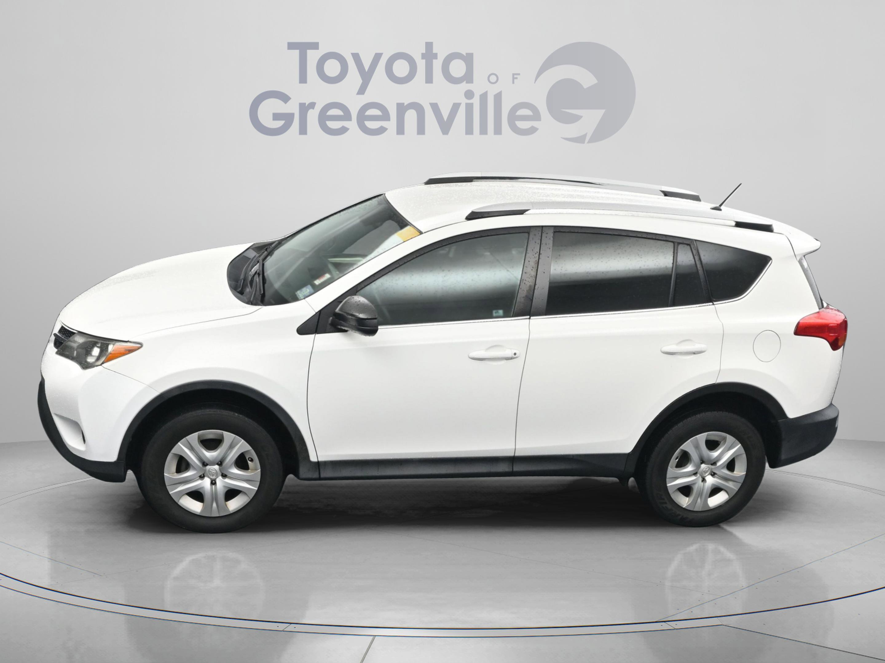 Used 2015 Toyota RAV4 LE AWD/4WD image 2