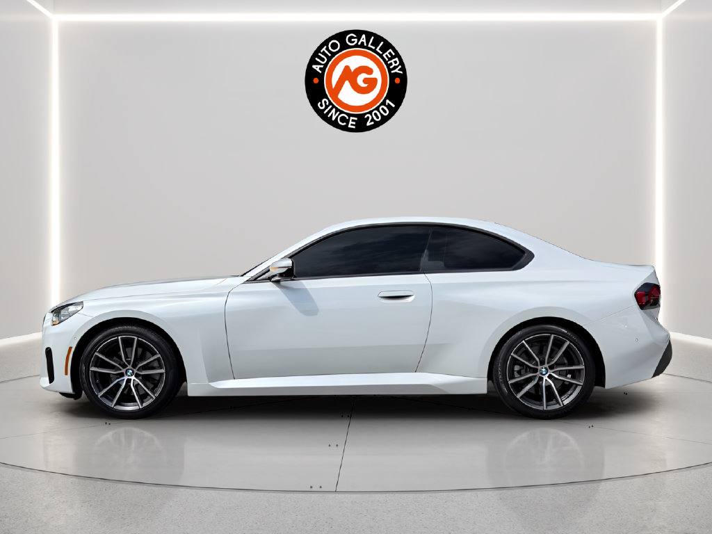 Used 2023 BMW 230i Coupe w/ Convenience Package RWD image 4