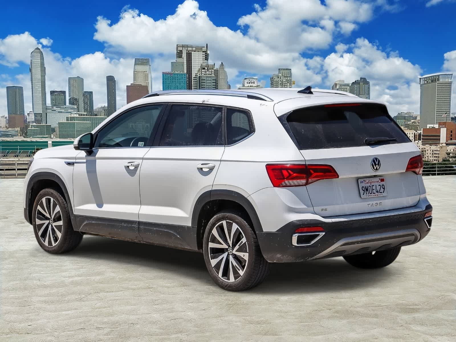 Certified 2024 Volkswagen Taos SE FWD image 6