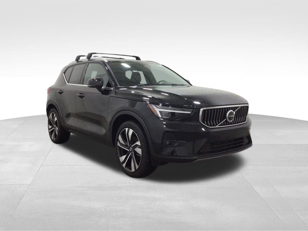 Used 2024 Volvo XC40 B5 Ultimate w/ Climate Package AWD/4WD image 4