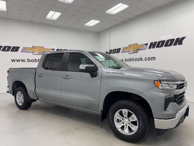 Used 2025 Chevrolet Silverado 1500 LT AWD/4WD image 3