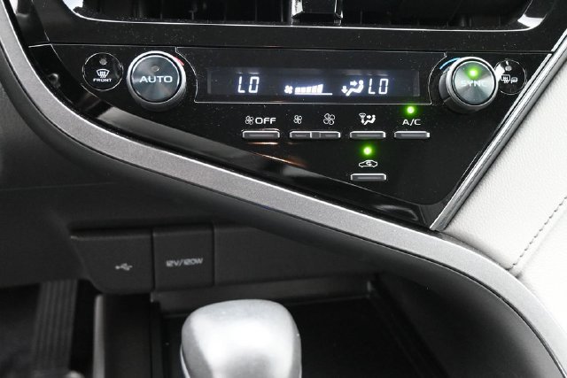 Used 2024 Toyota Camry SE FWD image 11