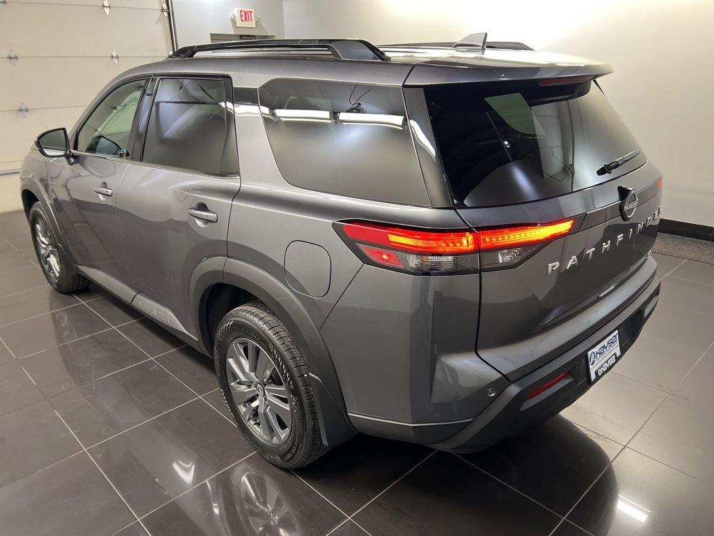 Used 2025 Nissan Pathfinder SV AWD/4WD image 4