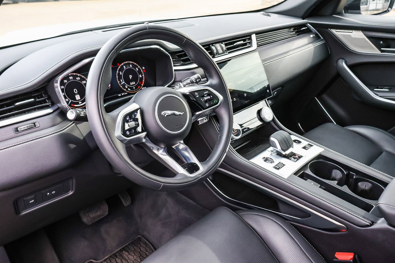 Used 2025 Jaguar F-PACE R-Dynamic S image 29