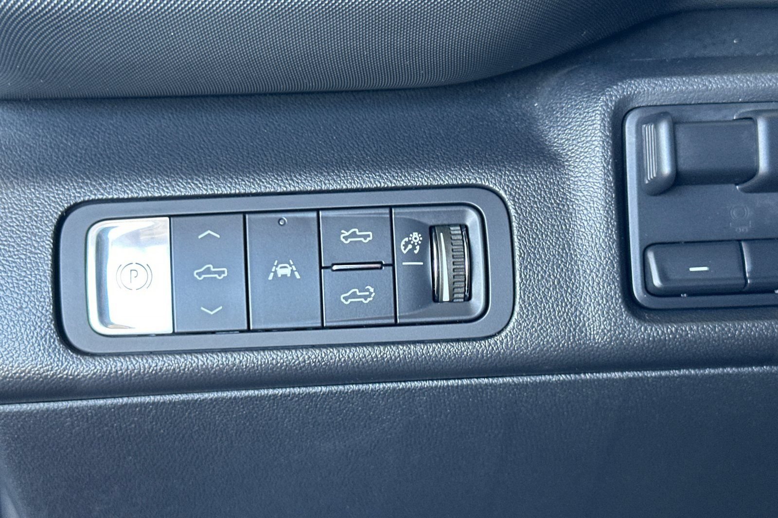 Used 2025 Chevrolet Silverado EV RST AWD/4WD image 36