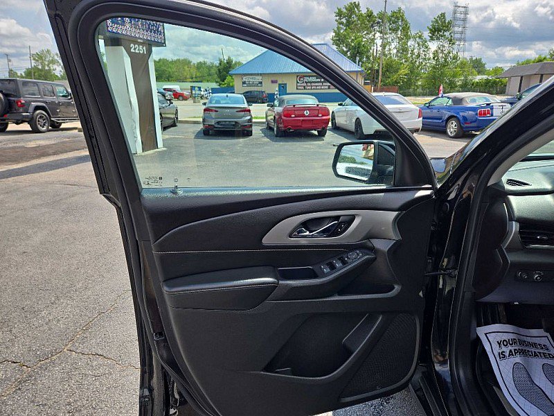 Used 2021 Chevrolet Traverse LS image 9