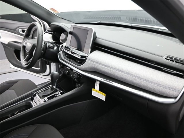 Used 2025 Jeep Compass Sport image 16