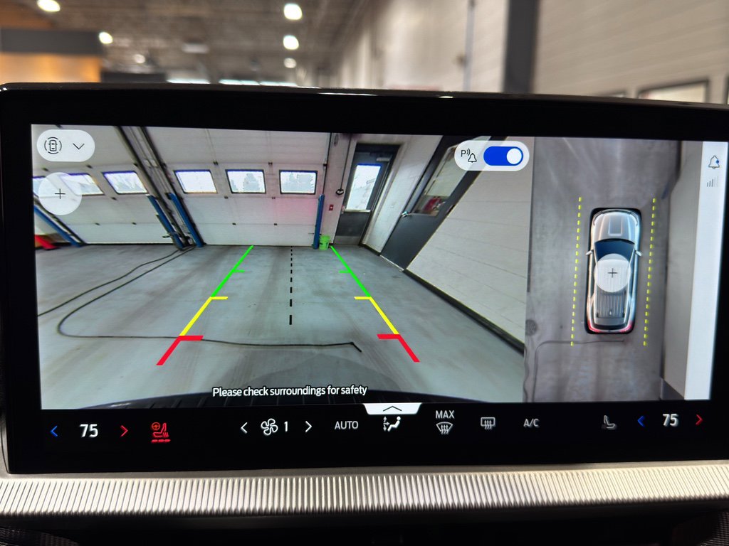 Used 2025 Ford Explorer ST image 31