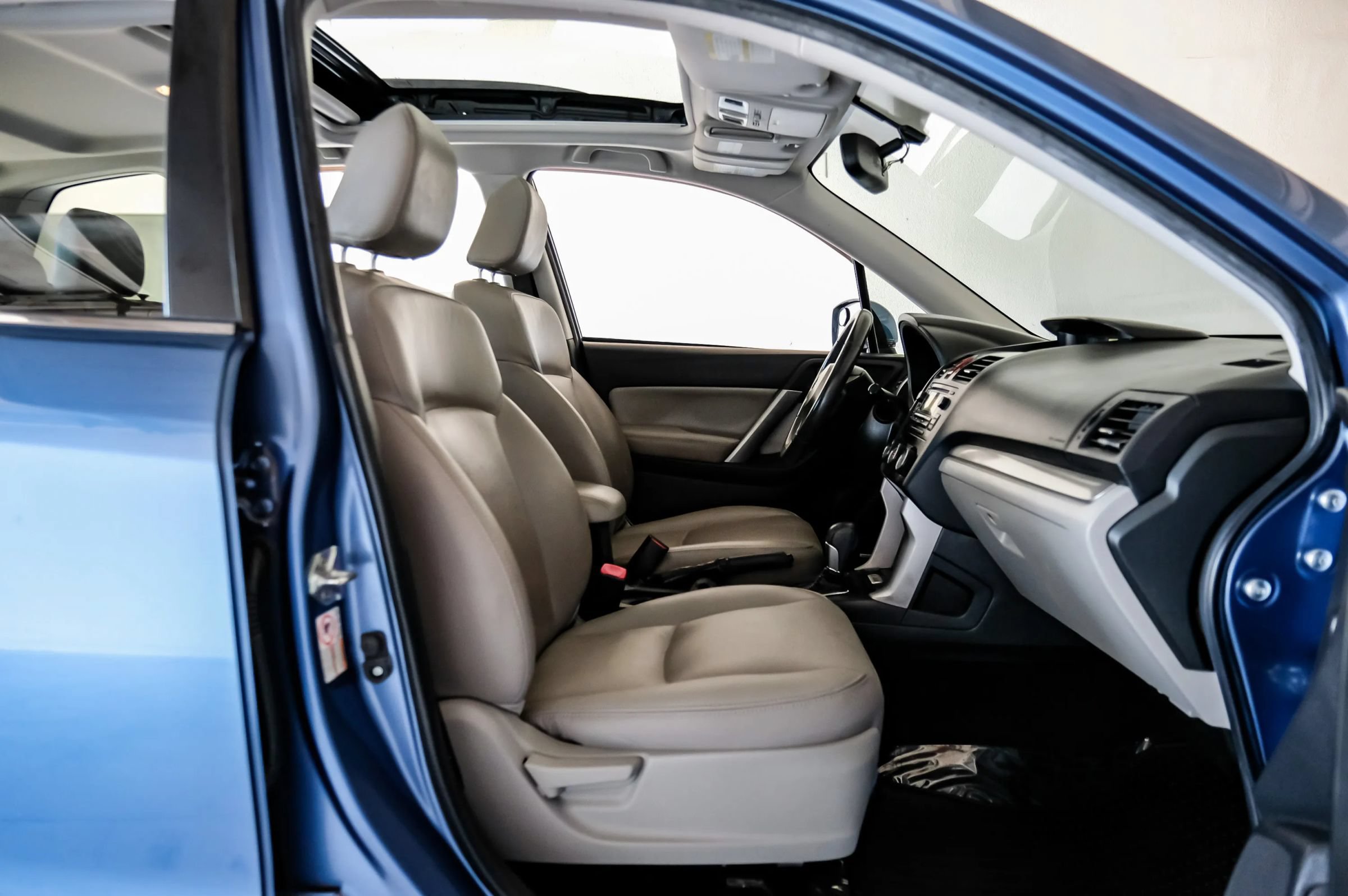 Used 2015 Subaru Forester 2.5i Touring AWD/4WD image 28