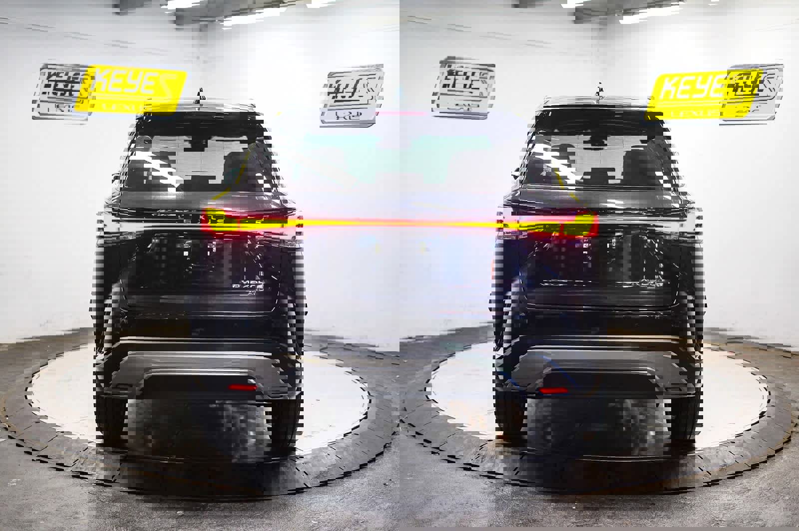 Used 2024 Lexus RX 450h Luxury w/ Convenience Package image 3